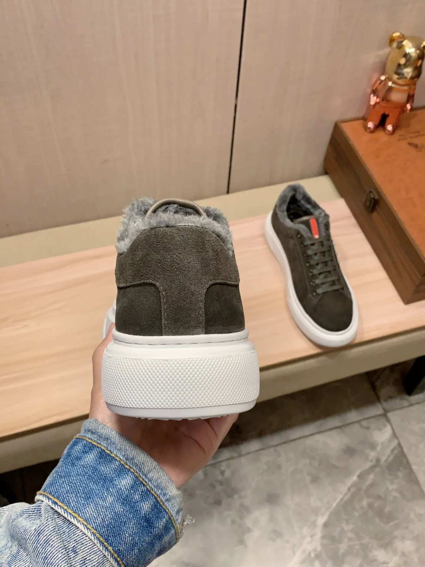 Warm new model: Factory price: 460💰💰🎩🎩[Lightning][Lightning] "Prada Men's Shoes💰pRADA*" The latest and most popular casual shoes, top brand [seduce] luxury~purchase, top~quality. [Strong] The upper is made of imported breathable anti-wear material ➕ Breathable simulated fur feet (•) with fine workmanship. The original stylish and stylish soft rubber wear-resistant and non-slip outsole is light and comfortable on the feet. The real thing looks better when photographed in person. 0186: code: 38-44, 4️⃣ colors selected